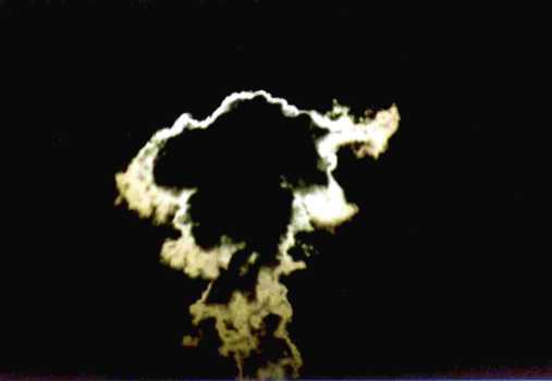 Kraftwerkwolke bei Vollmond